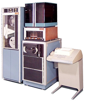 De PDP-8, eerste 'mini'-computer van Digital Equipment Corporation (DEC), geïntroduceerd in 1965.